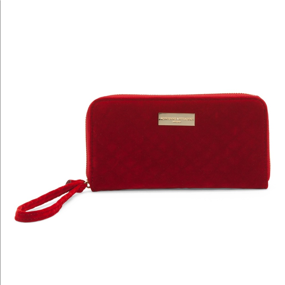 NWT ADRIENNE VITTADINI Charging Phone Wristlet